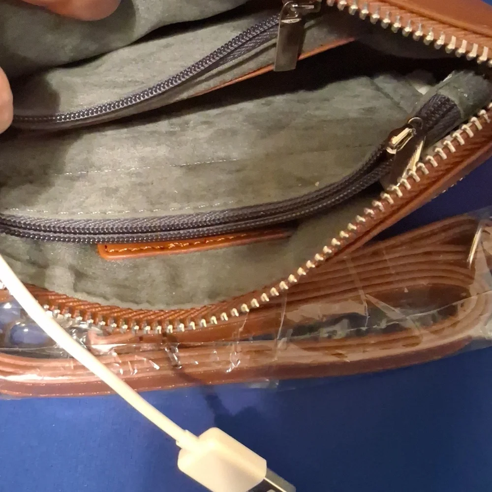 Wristlet-I-phone Charger- NWOT's - Picture 3 of 9